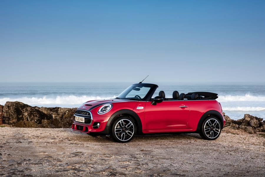  Mini Cooper S Cabrio JCW Package 2015 года  (UK) (фото 8 из 30)